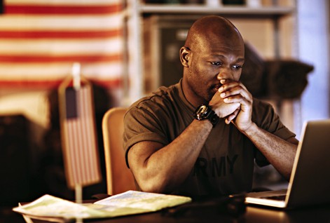 soldier-using-laptop soldier-using-laptop